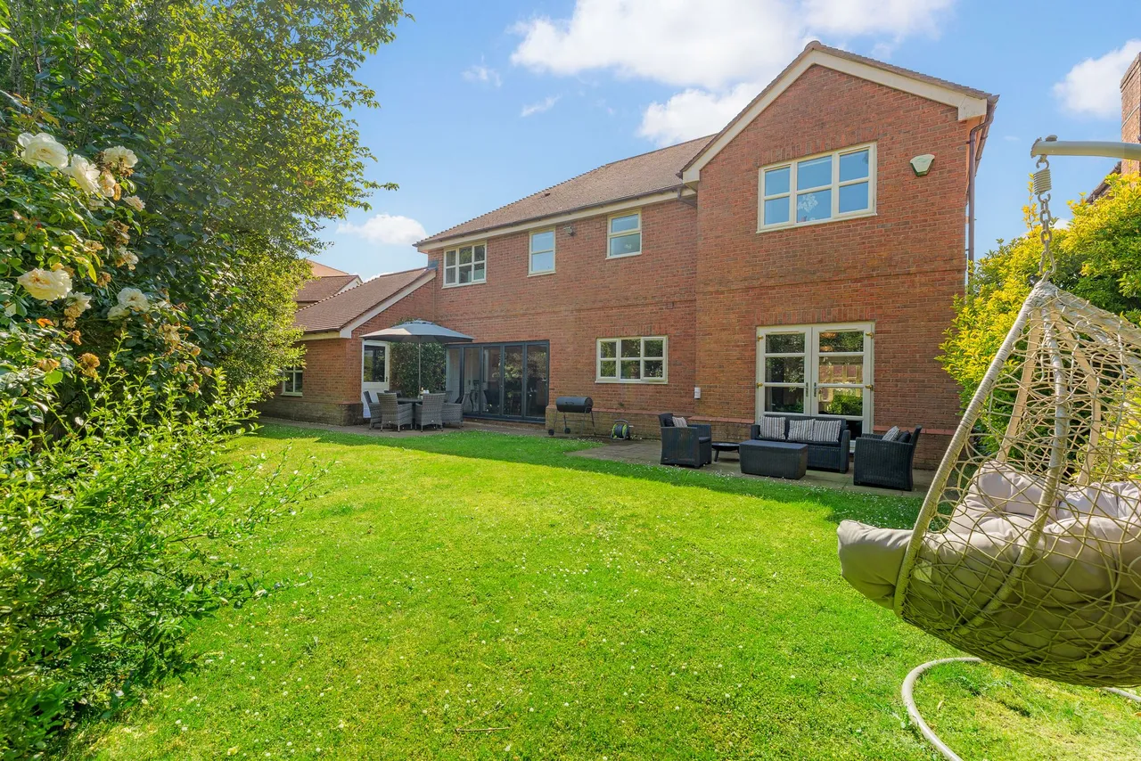 Top Park Close, Lymm, photo 28
