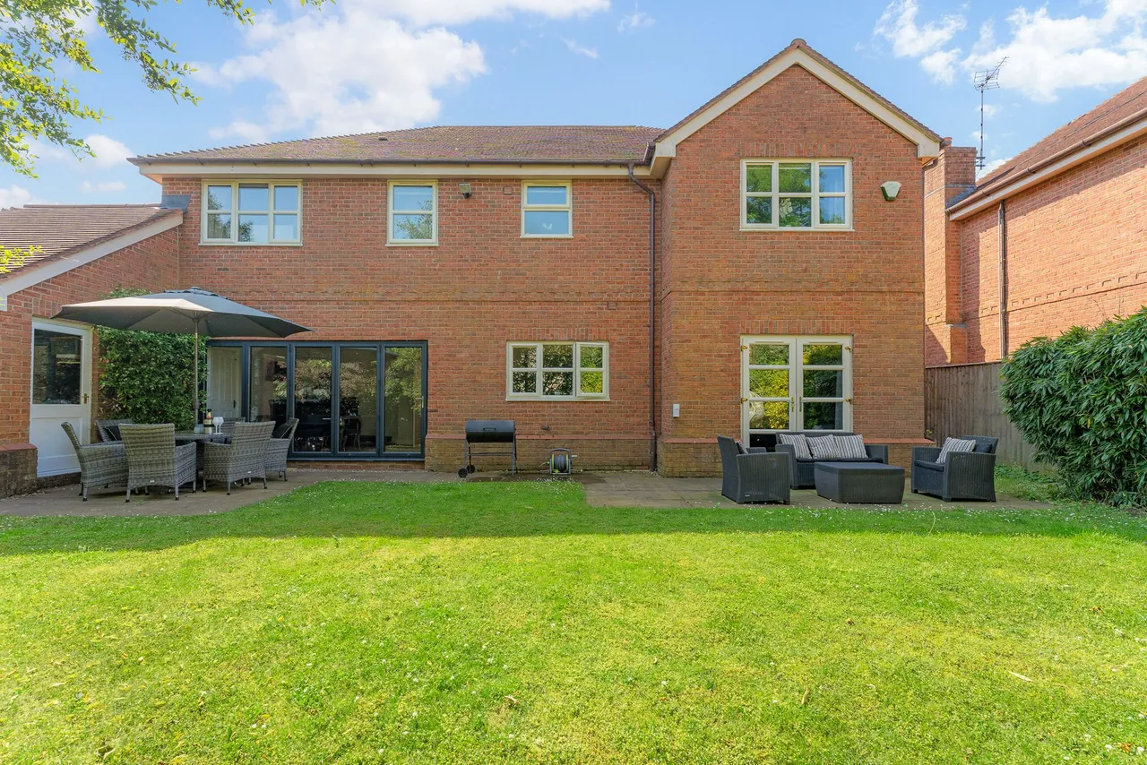 Top Park Close, Lymm, photo 4