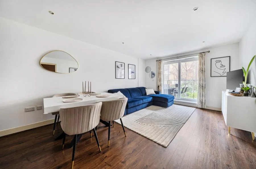 2 bed flat for sale, Bromyard Avenue, W3
