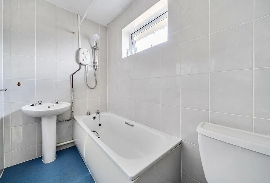 Carter Road, Cheltenham, GL51, photo 3
