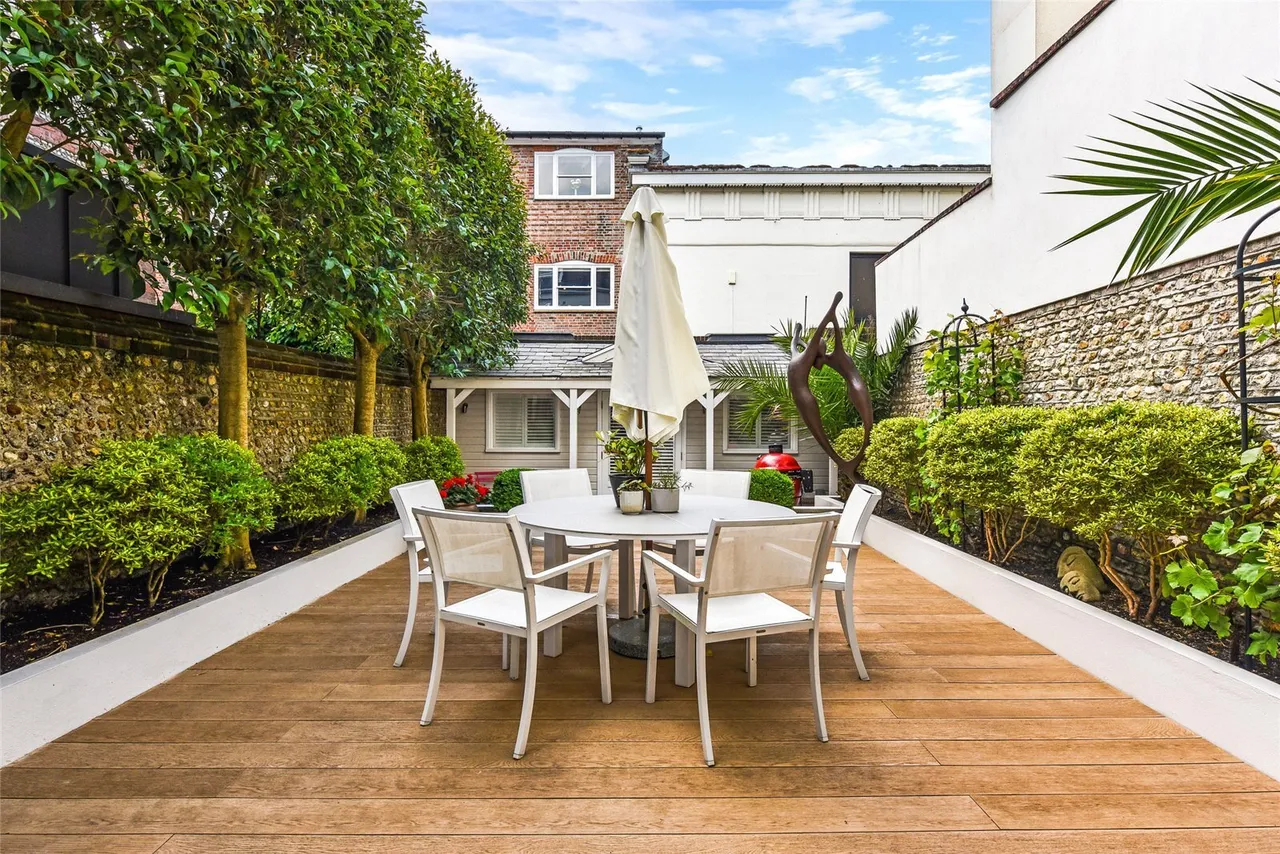 St. Johns Street, Chichester, PO19, photo 15