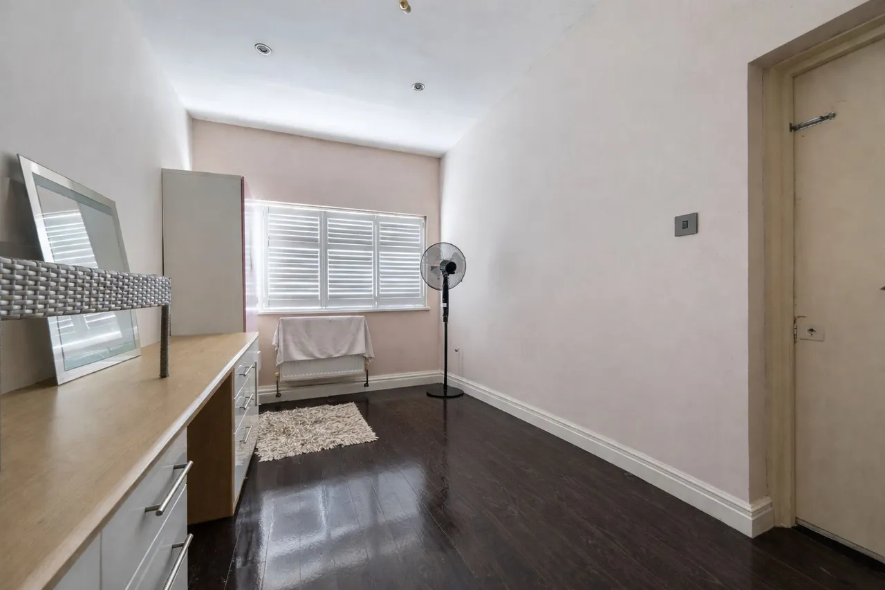 Cedar Avenue, East Barnet, Barnet, Greater London, EN4 8DY, photo 11