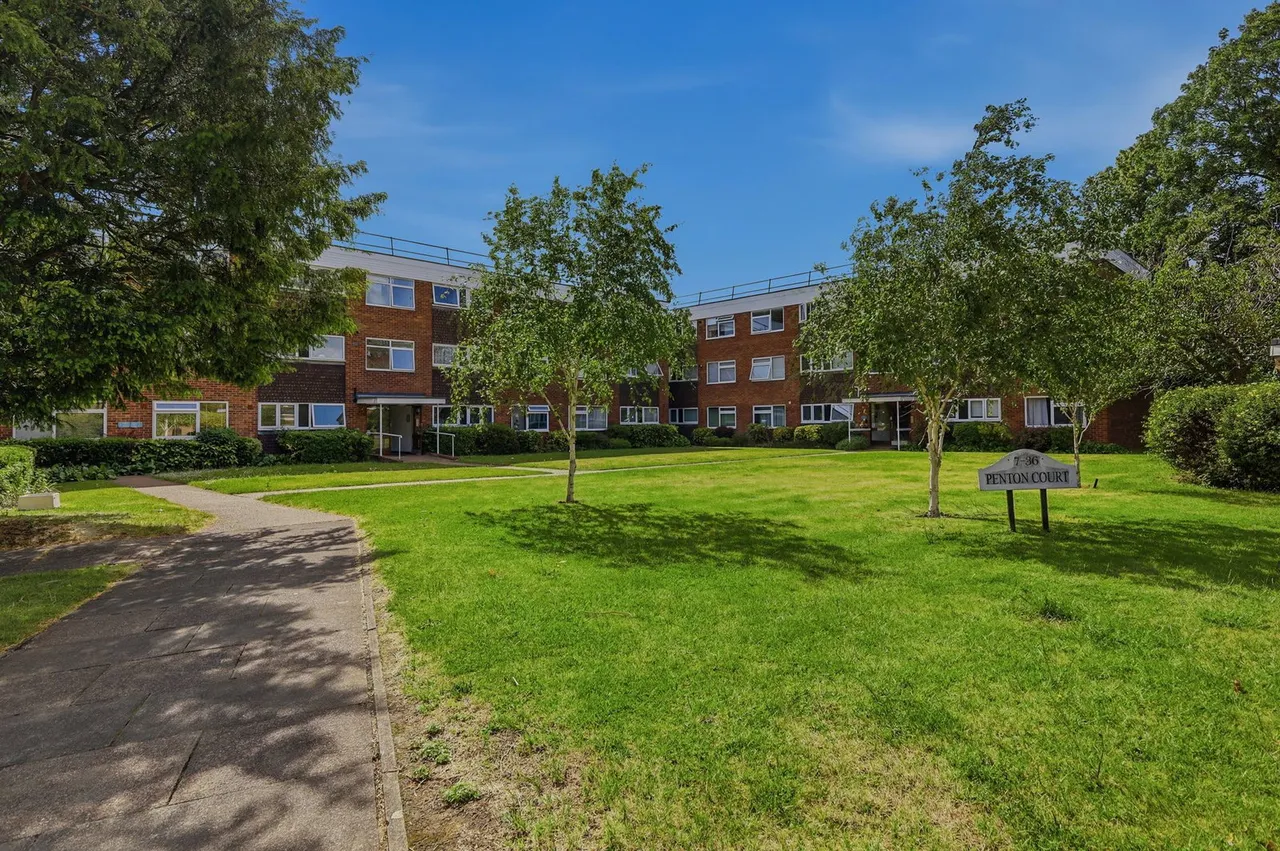 Penton Court, Staines-upon-Thames, TW18, photo 2
