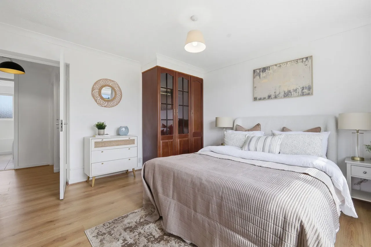 Penton Court, Staines-upon-Thames, TW18, photo 12