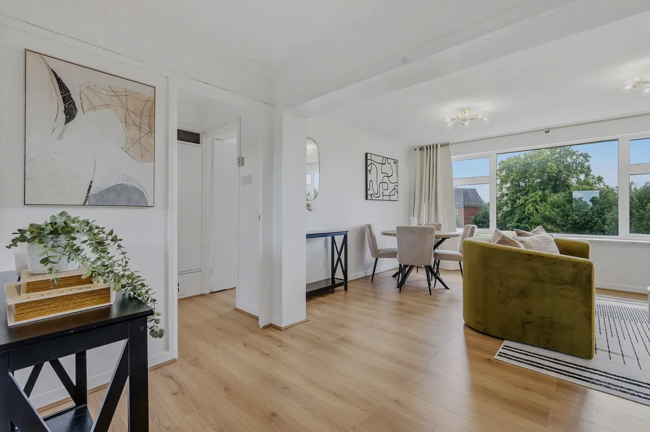 Penton Court, Staines-upon-Thames, TW18, photo 8