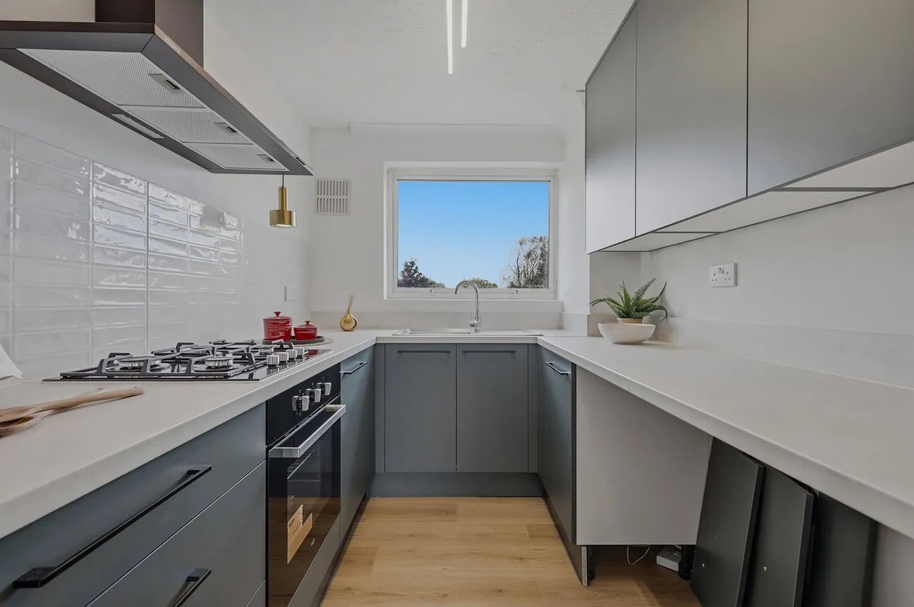 Penton Court, Staines-upon-Thames, TW18, photo 10