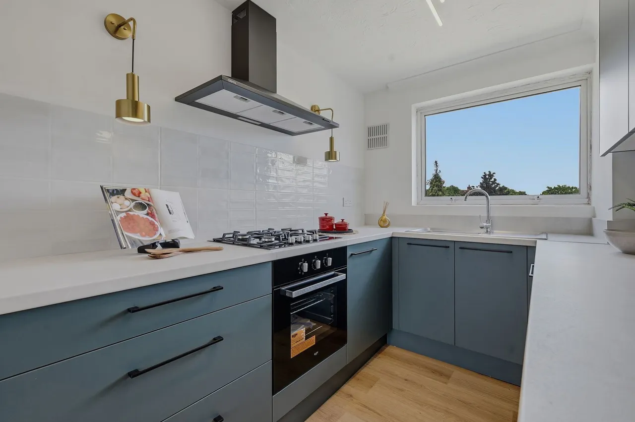 Penton Court, Staines-upon-Thames, TW18, photo 9