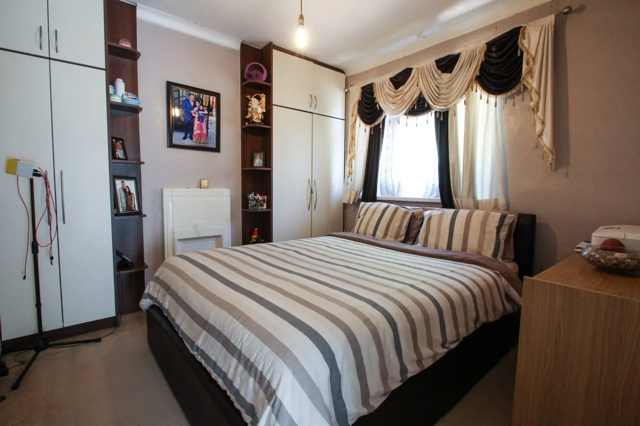 Rutherglen Road, London, photo 7