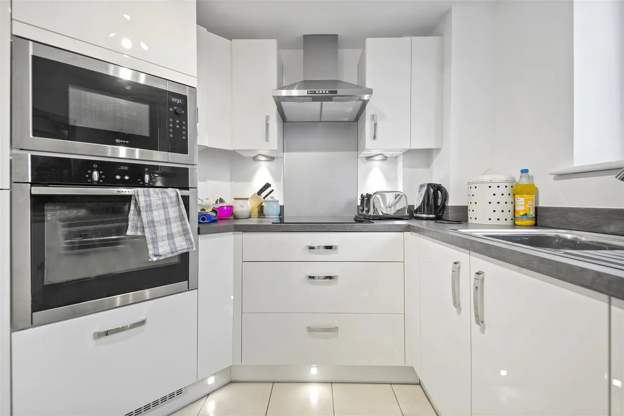Pegs Lane, Hertford, SG13, photo 12