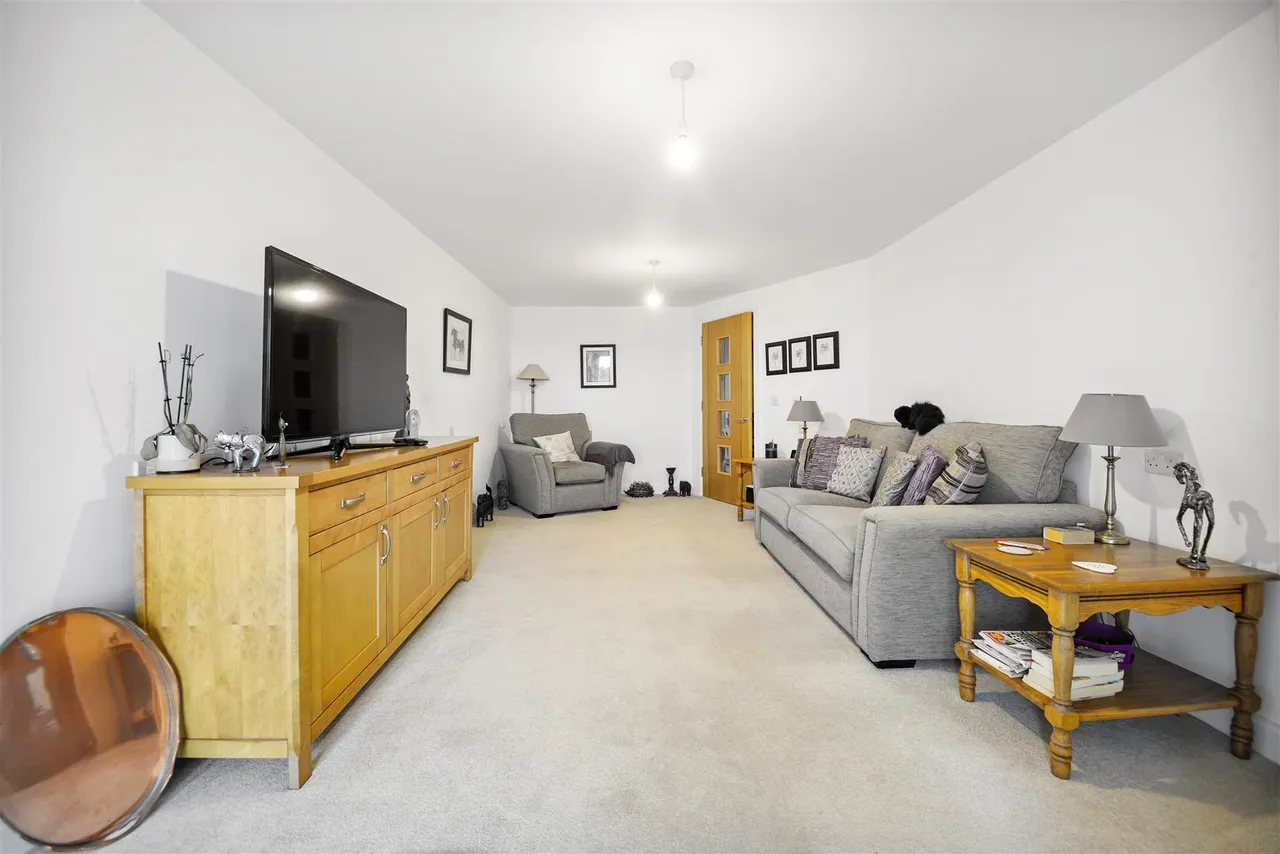 Pegs Lane, Hertford, SG13, photo 11