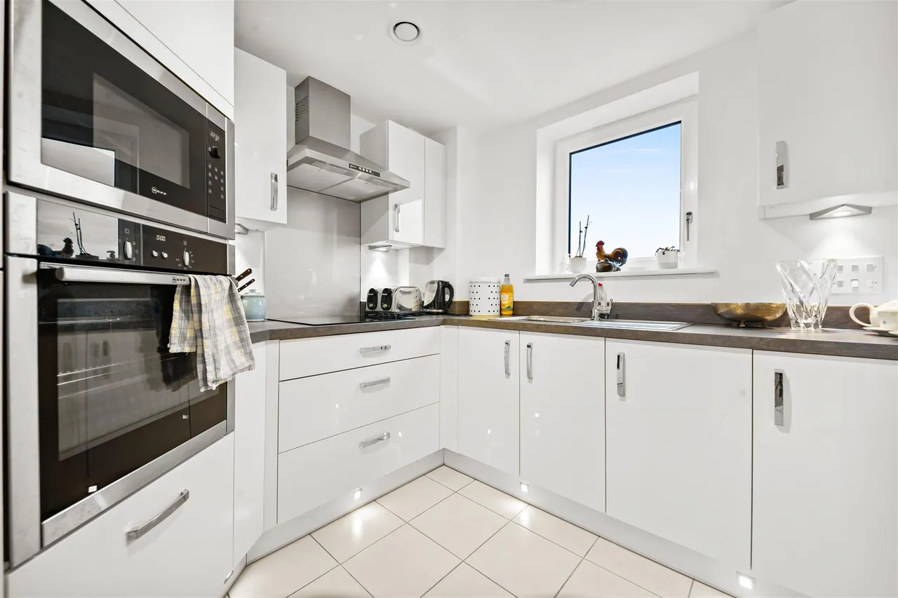 Pegs Lane, Hertford, SG13, photo 2