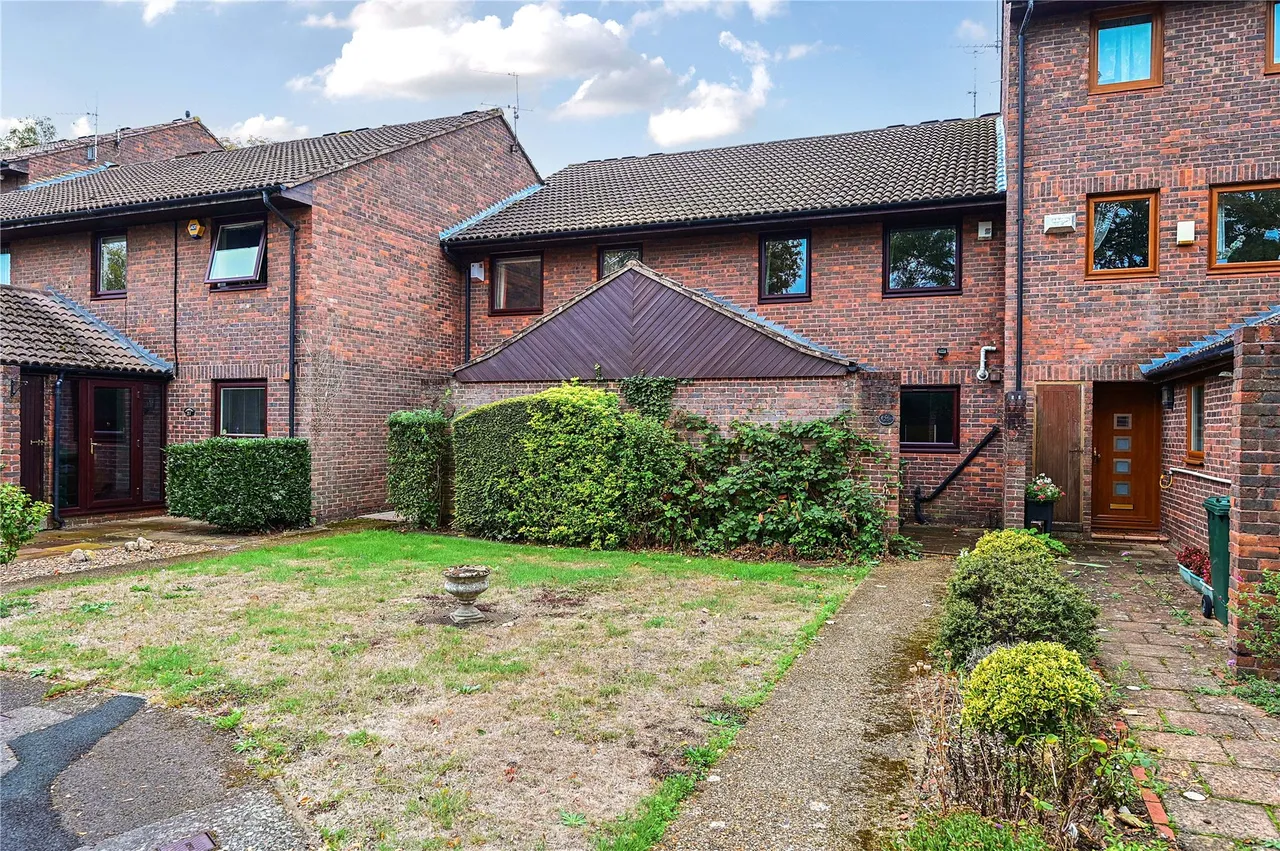 Island Close, Staines, TW18, photo 3