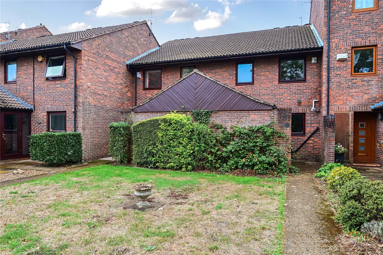 Island Close, Staines, TW18, photo 11