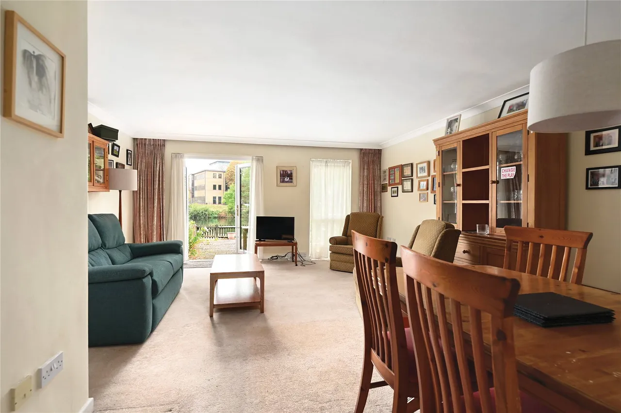 Island Close, Staines, TW18, photo 8