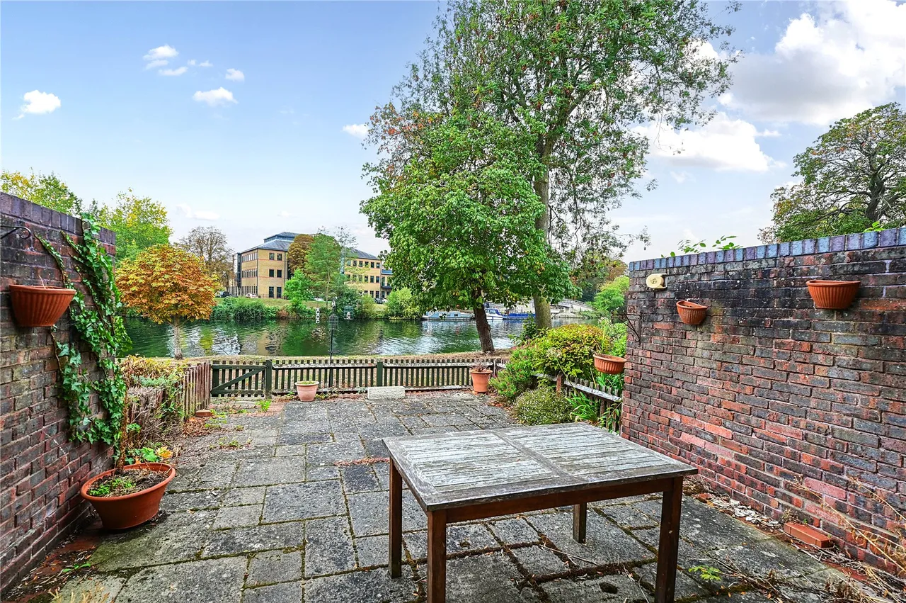 Island Close, Staines, TW18, photo 7