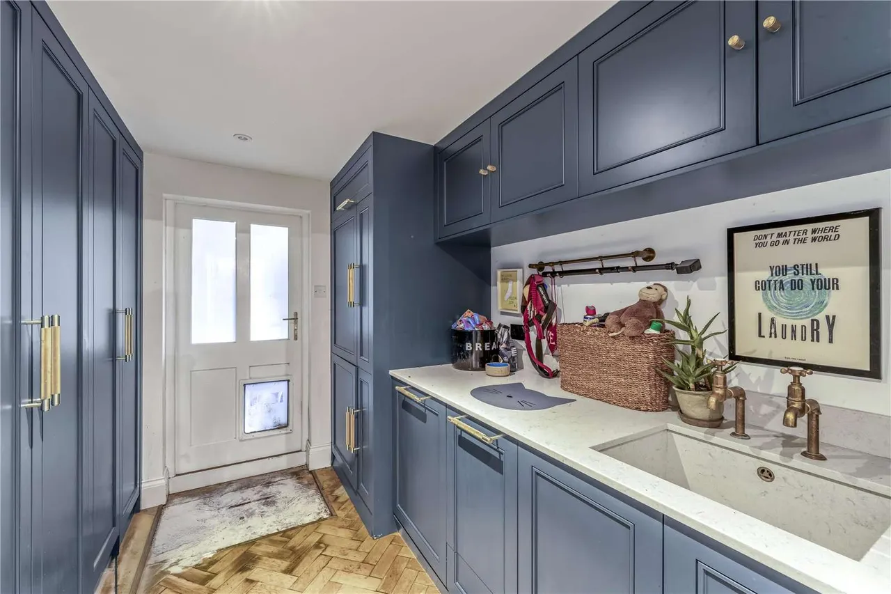 Strawberry Vale, Twickenham, United Kingdom, TW1 4SJ, photo 9