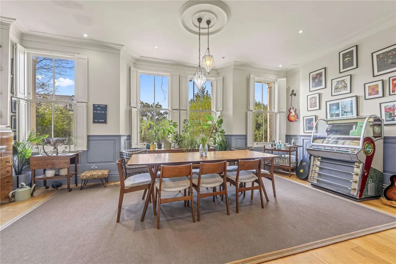 Strawberry Vale, Twickenham, United Kingdom, TW1 4SJ, photo 4