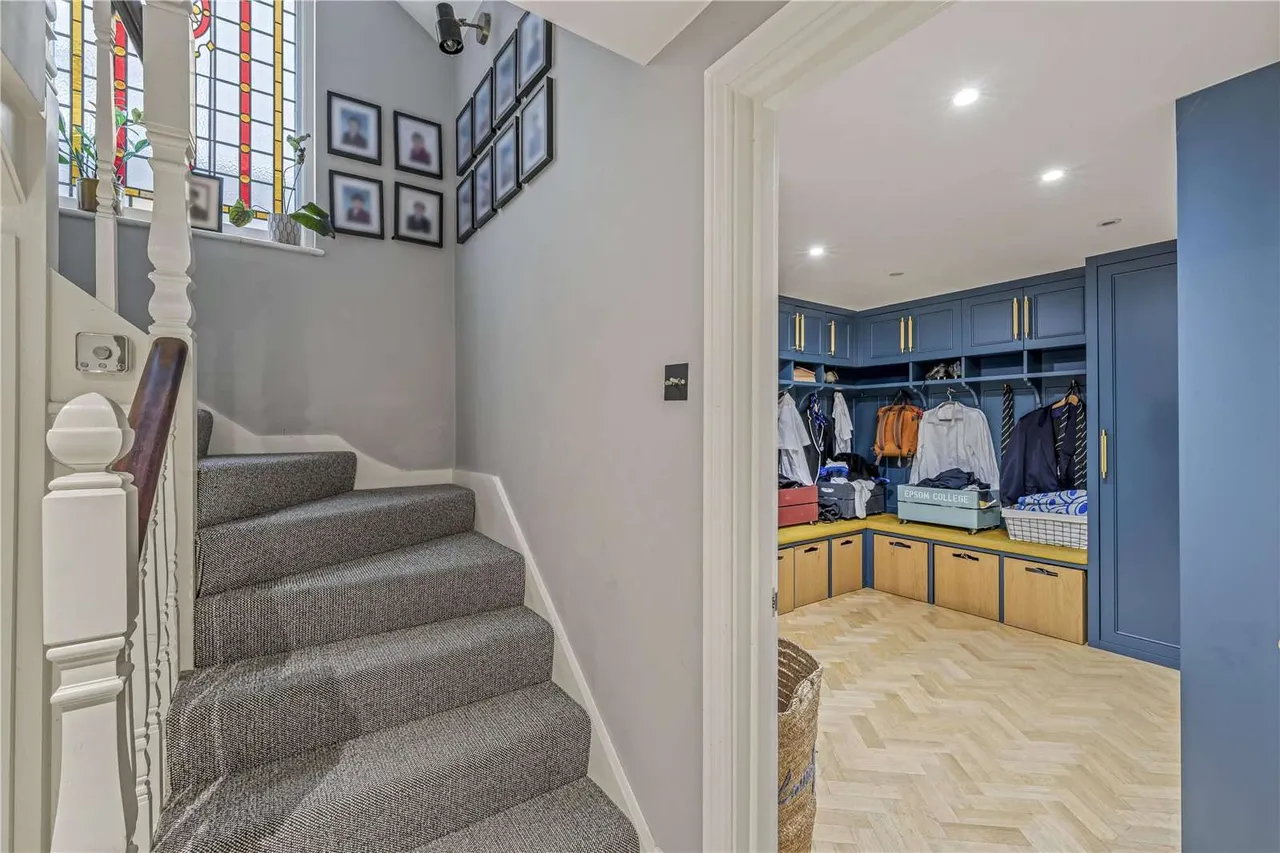 Strawberry Vale, Twickenham, United Kingdom, TW1 4SJ, photo 12