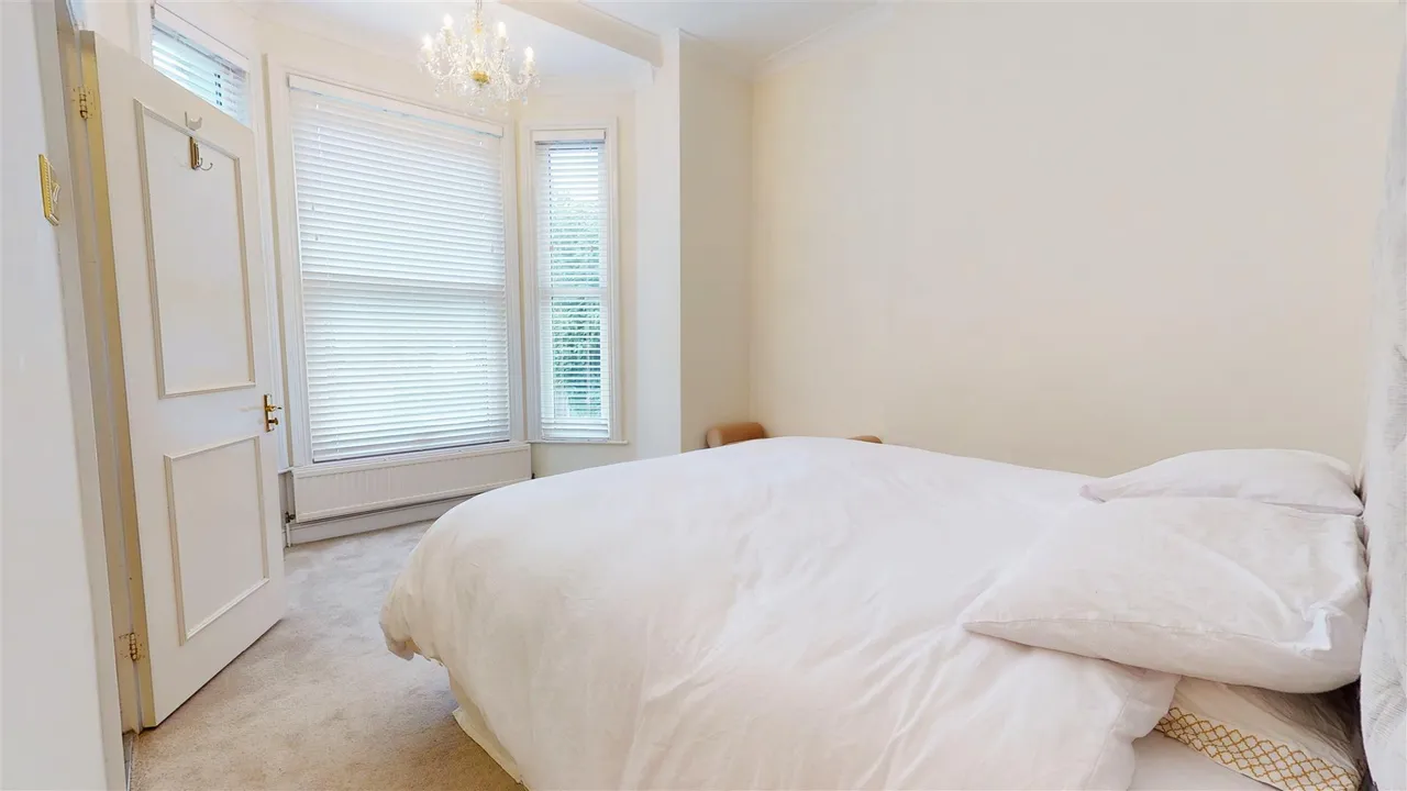 High Road, Buckhurst Hill, photo 5