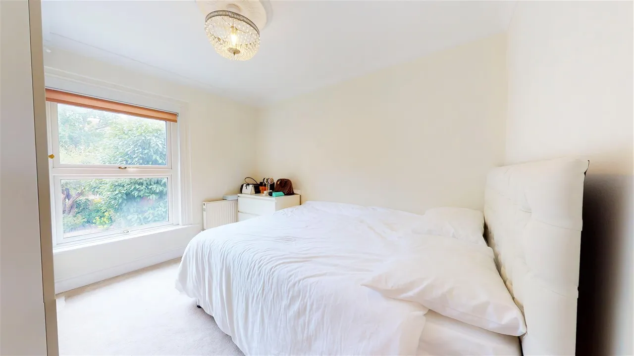 High Road, Buckhurst Hill, photo 10
