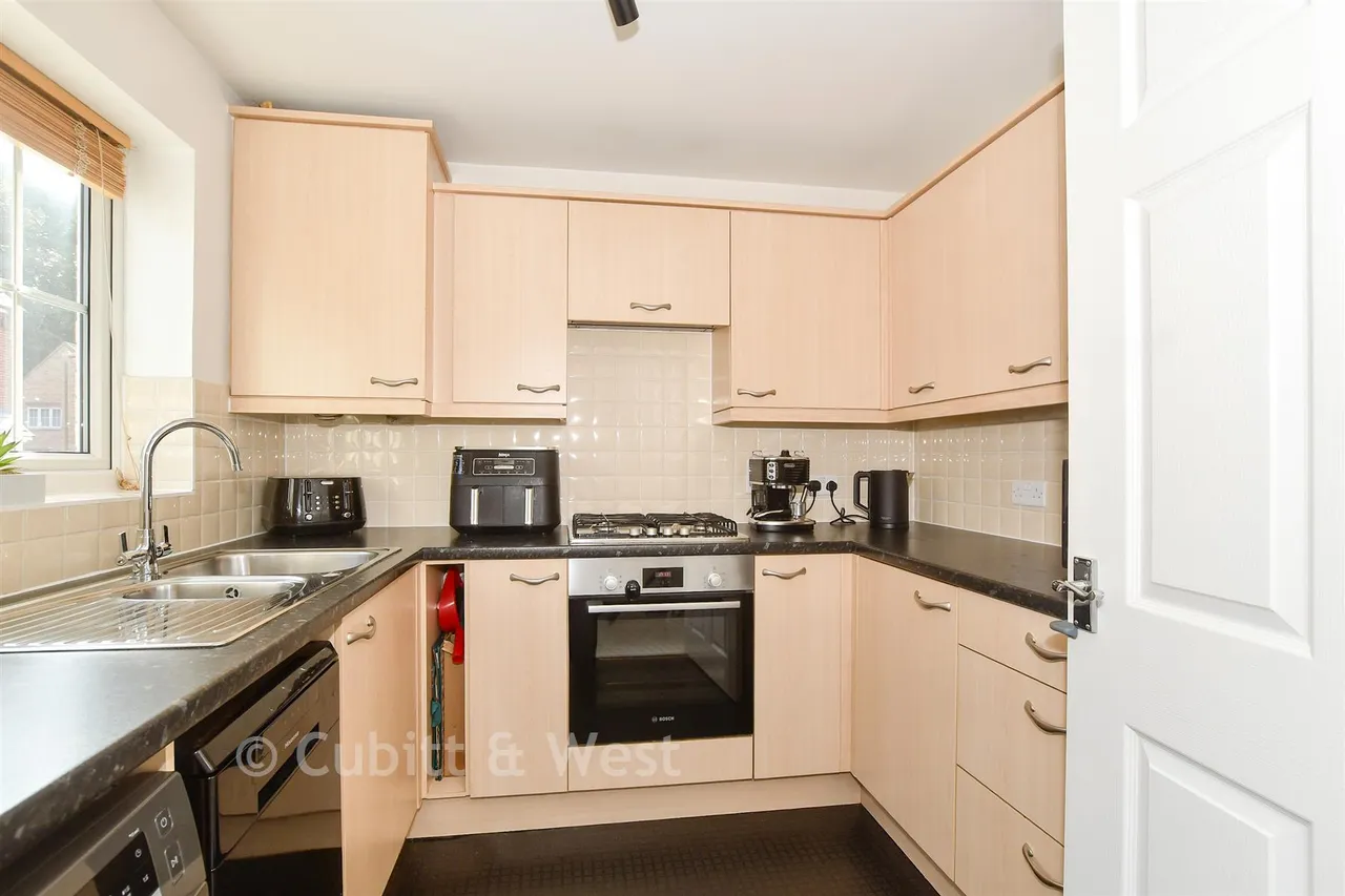 Garland Close, Petworth, GU28, photo 8