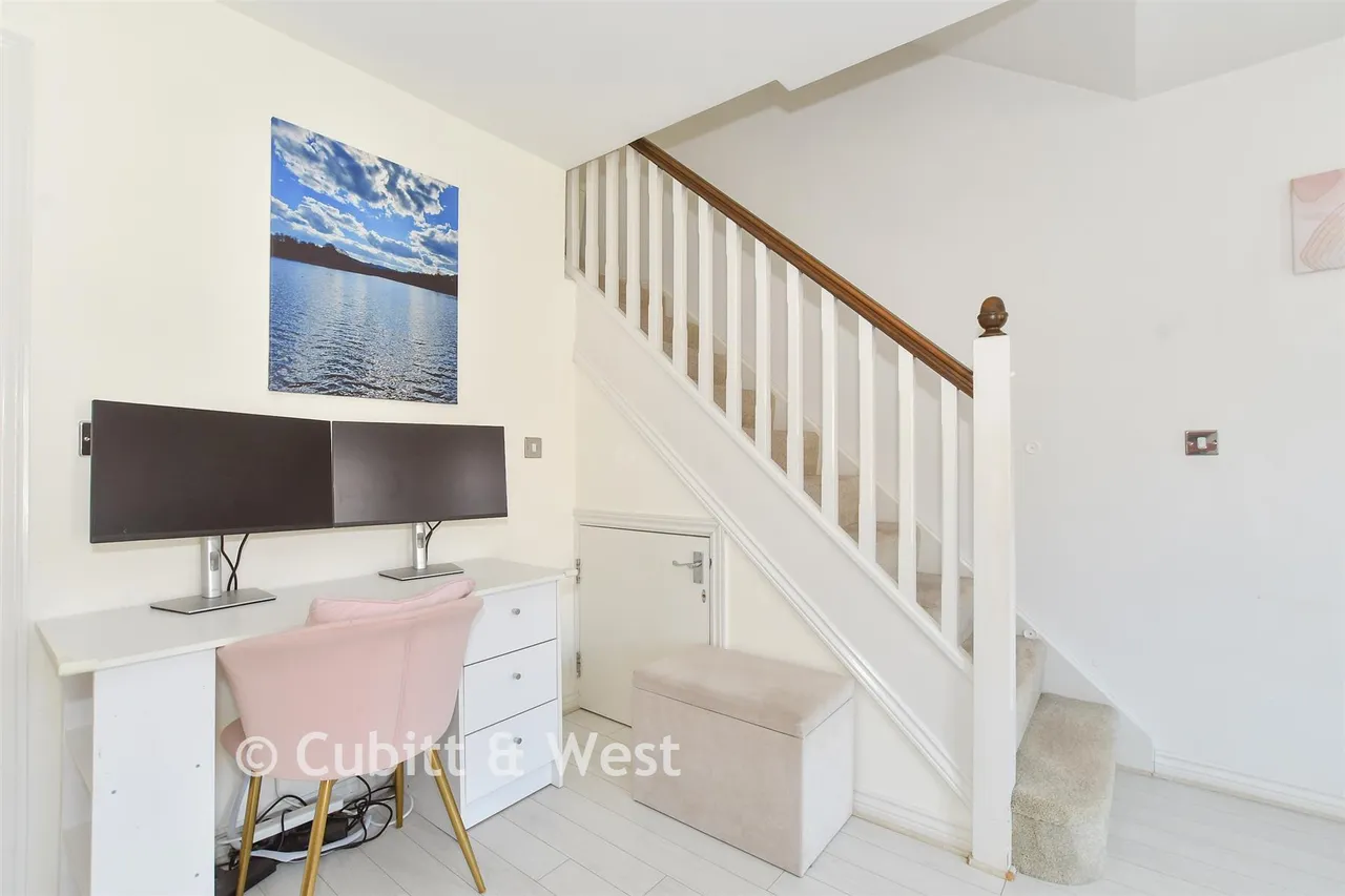 Garland Close, Petworth, GU28, photo 3