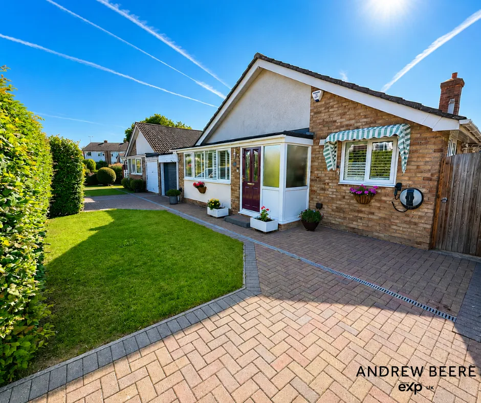 3 bed house for sale — Downs Way, Sellindge, TN25