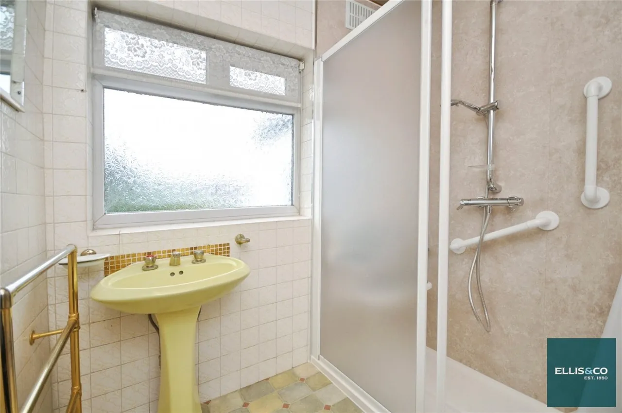 Sandringham Gardens, North Finchley, N12, photo 7