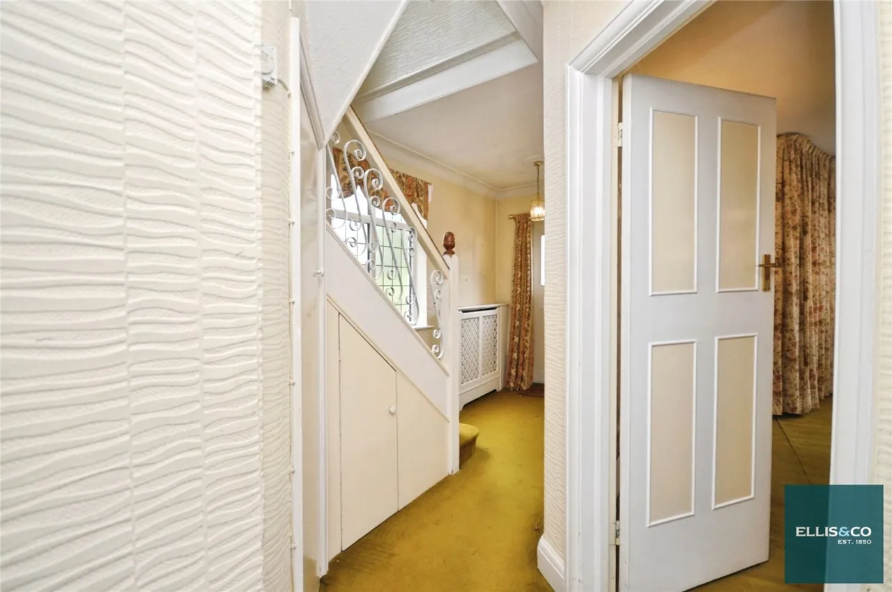 Sandringham Gardens, North Finchley, N12, photo 13