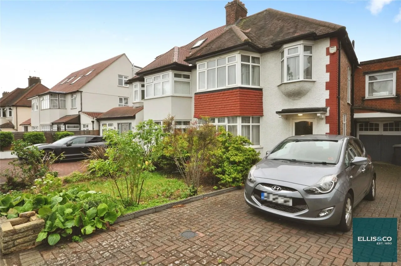 Sandringham Gardens, North Finchley, N12, photo 15
