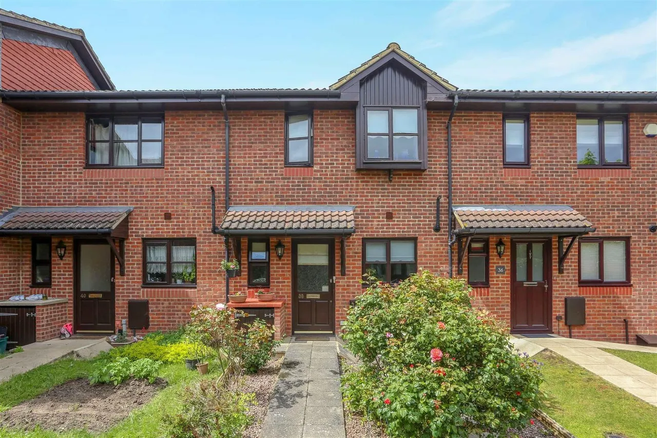 3 bed house for sale — Trent Way, Worcester Park, KT4 8TT