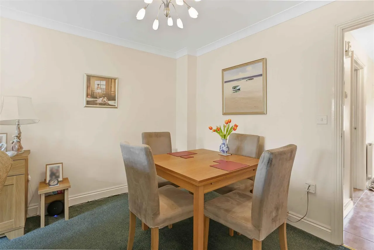 Trent Way, Worcester Park, KT4 8TT, photo 4
