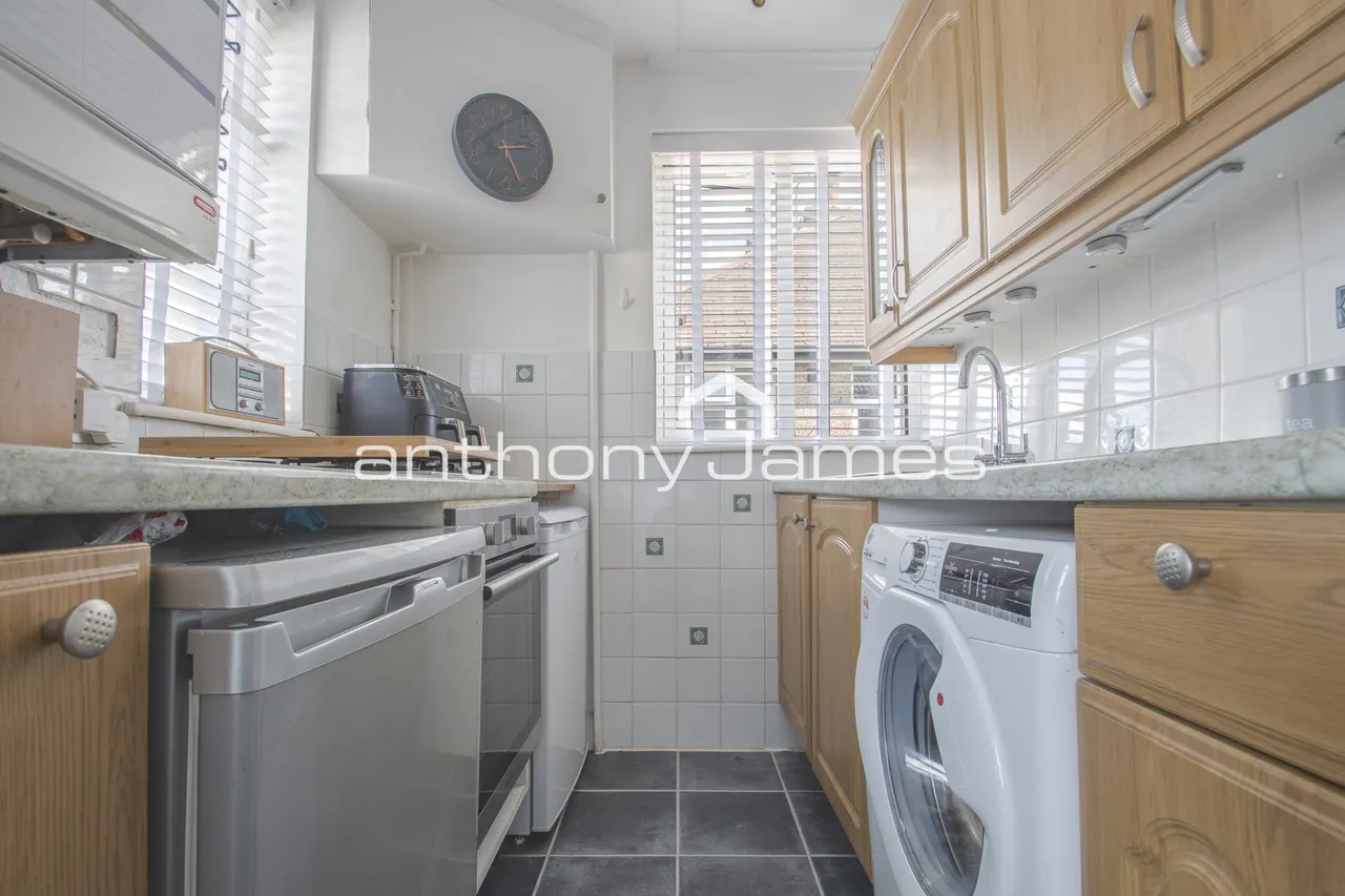 Eversley Avenue, Bexleyheath, Kent, DA7, photo 4