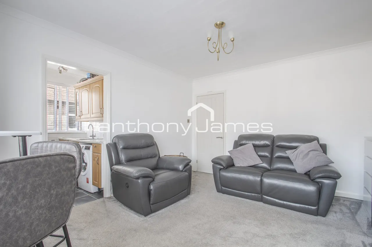 Eversley Avenue, Bexleyheath, Kent, DA7, photo 3