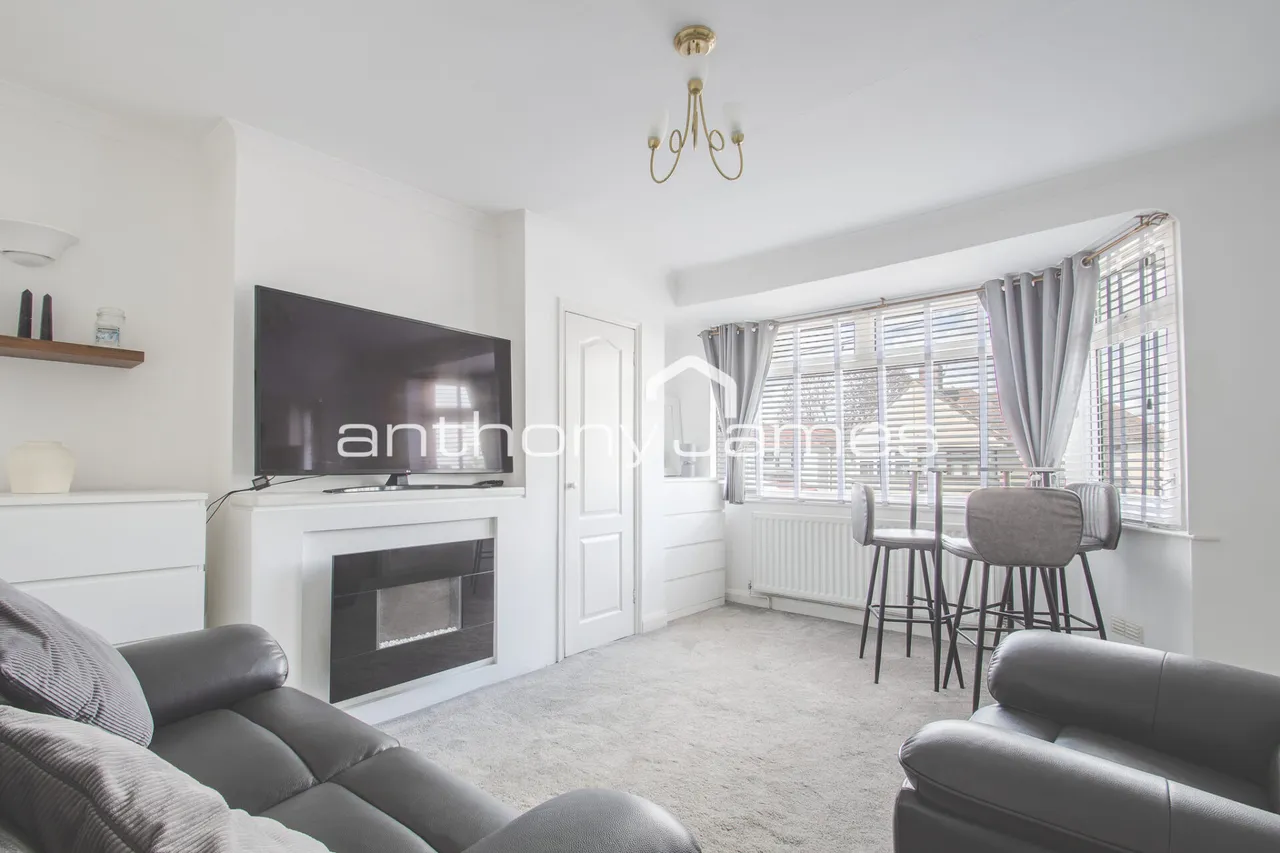 Eversley Avenue, Bexleyheath, Kent, DA7, photo 2