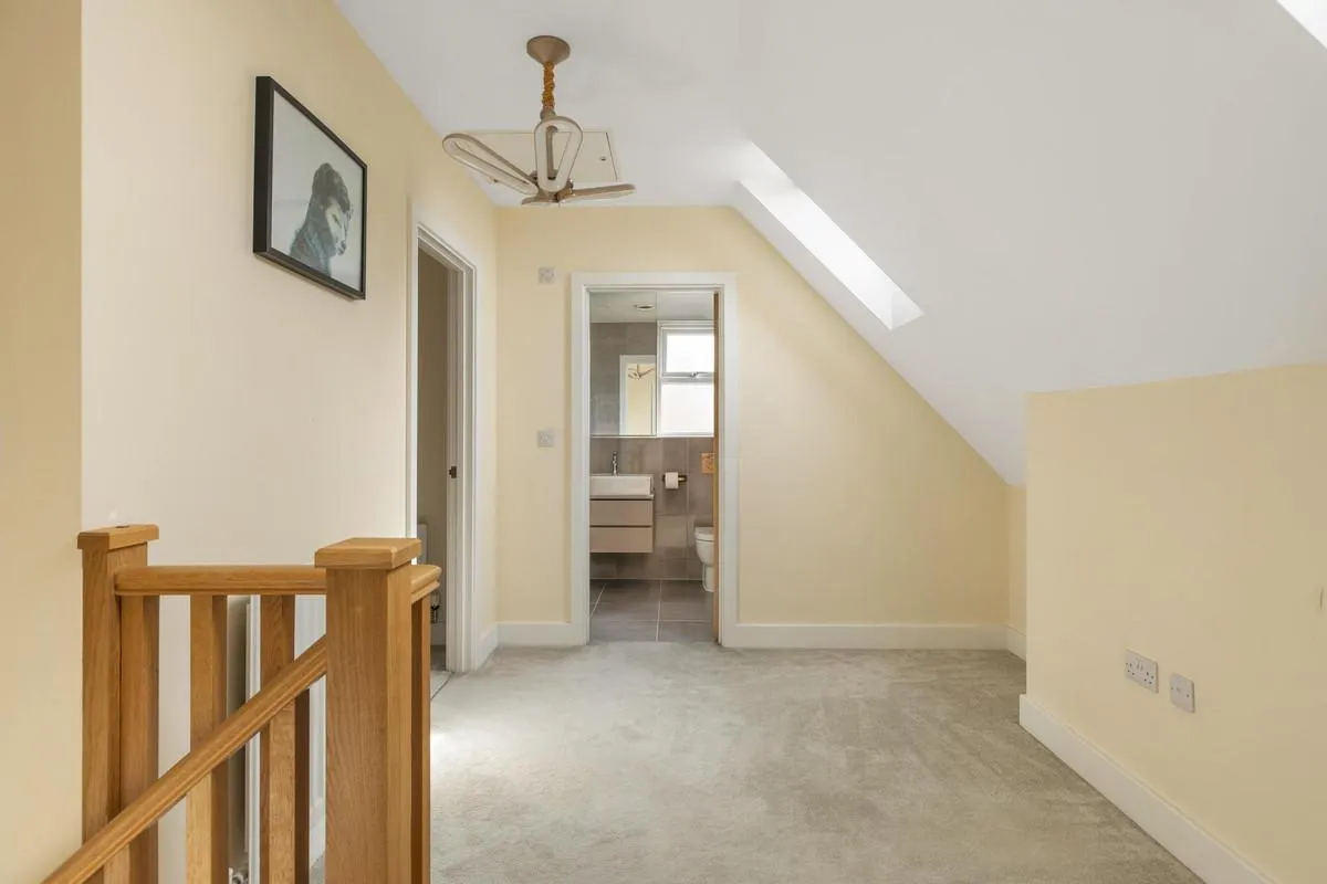Roper Crescent, Sunbury-on-thames, TW16, photo 18
