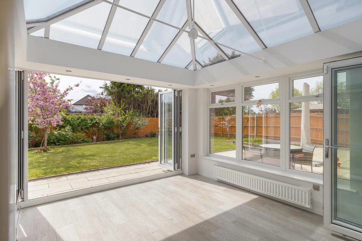 Roper Crescent, Sunbury-on-thames, TW16, photo 7