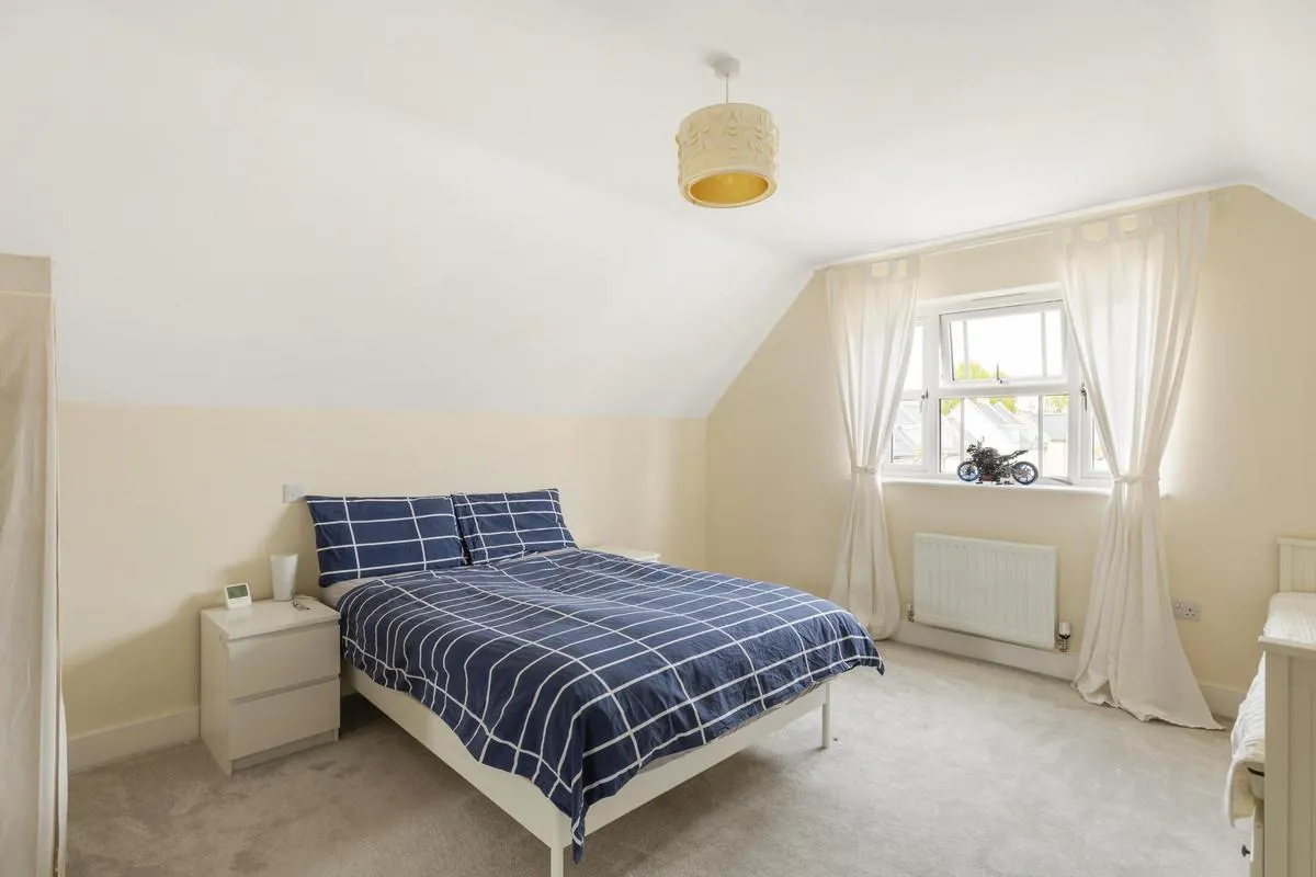 Roper Crescent, Sunbury-on-thames, TW16, photo 19
