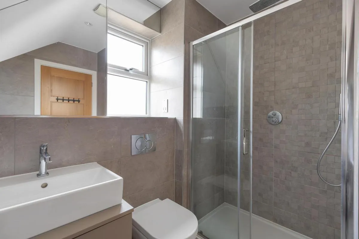 Roper Crescent, Sunbury-on-thames, TW16, photo 21