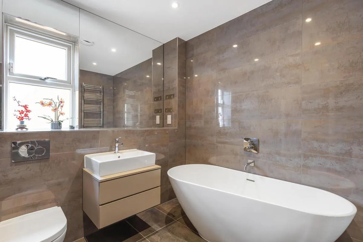 Roper Crescent, Sunbury-on-thames, TW16, photo 14