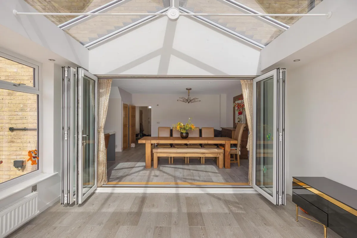 Roper Crescent, Sunbury-on-thames, TW16, photo 10