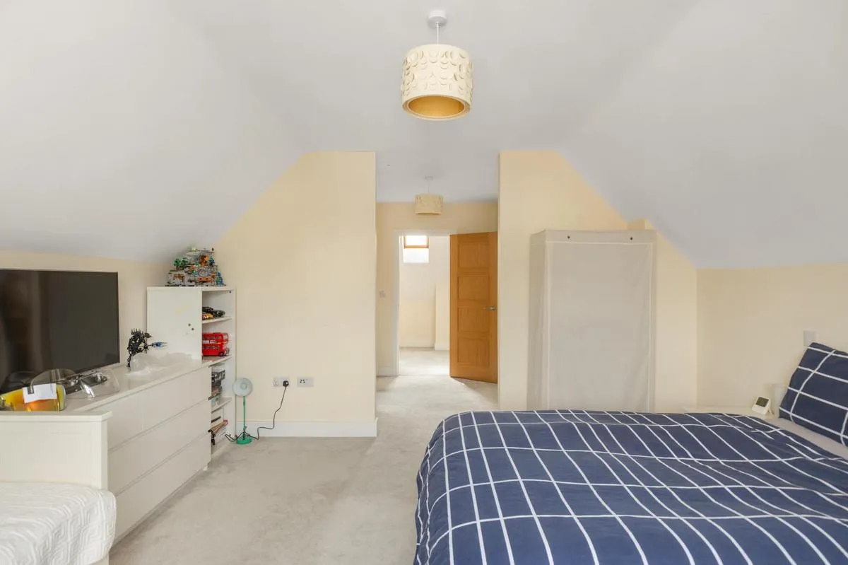 Roper Crescent, Sunbury-on-thames, TW16, photo 20