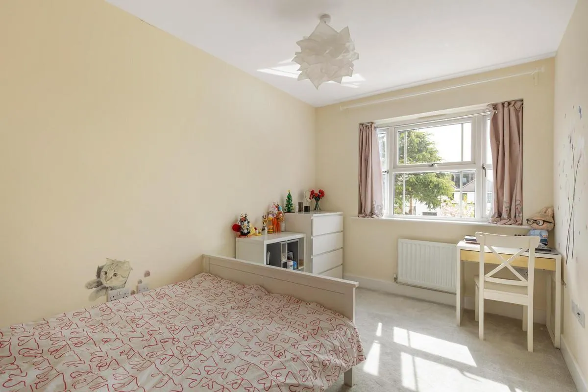 Roper Crescent, Sunbury-on-thames, TW16, photo 16