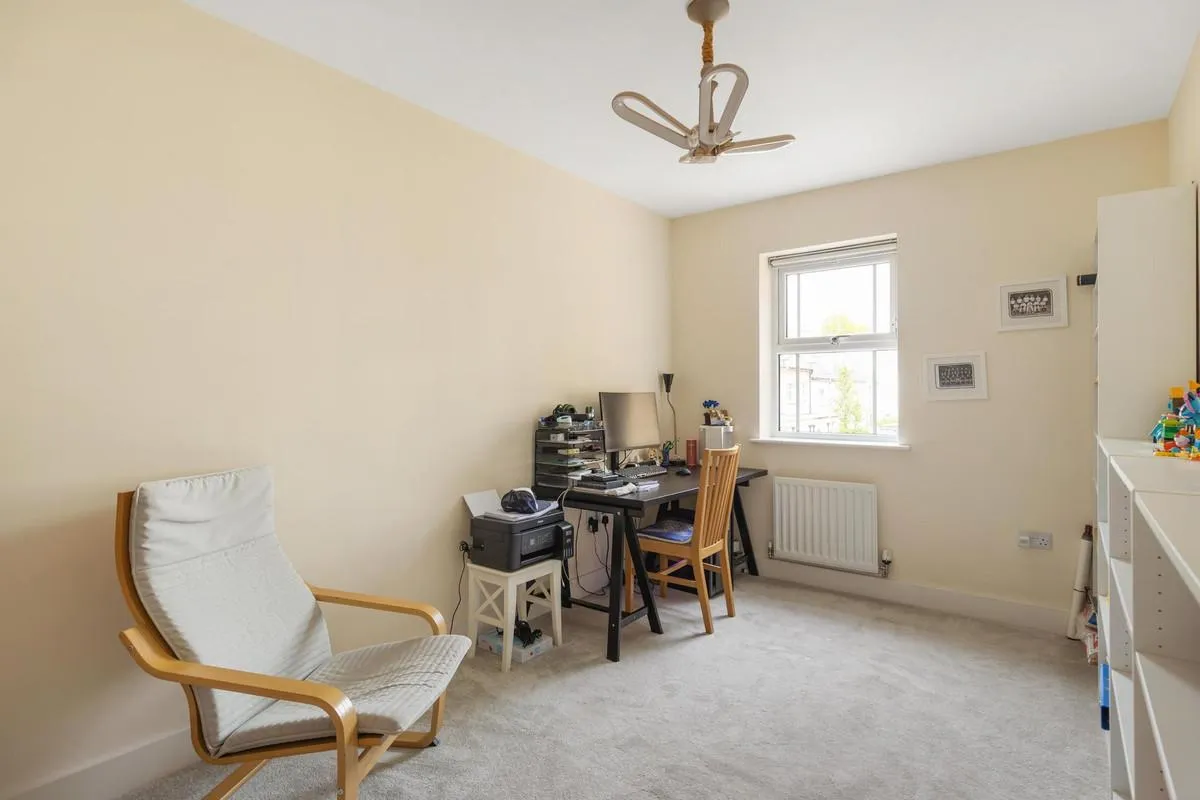 Roper Crescent, Sunbury-on-thames, TW16, photo 17