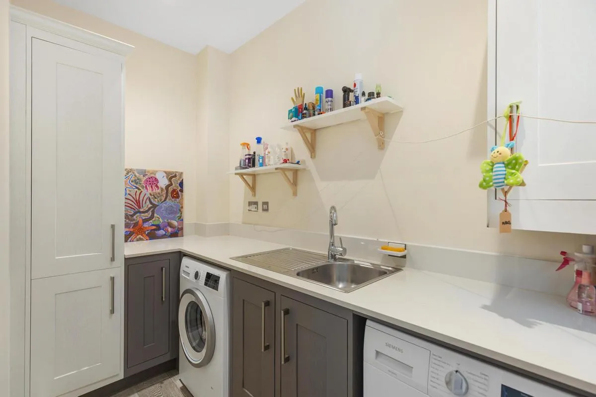 Roper Crescent, Sunbury-on-thames, TW16, photo 22