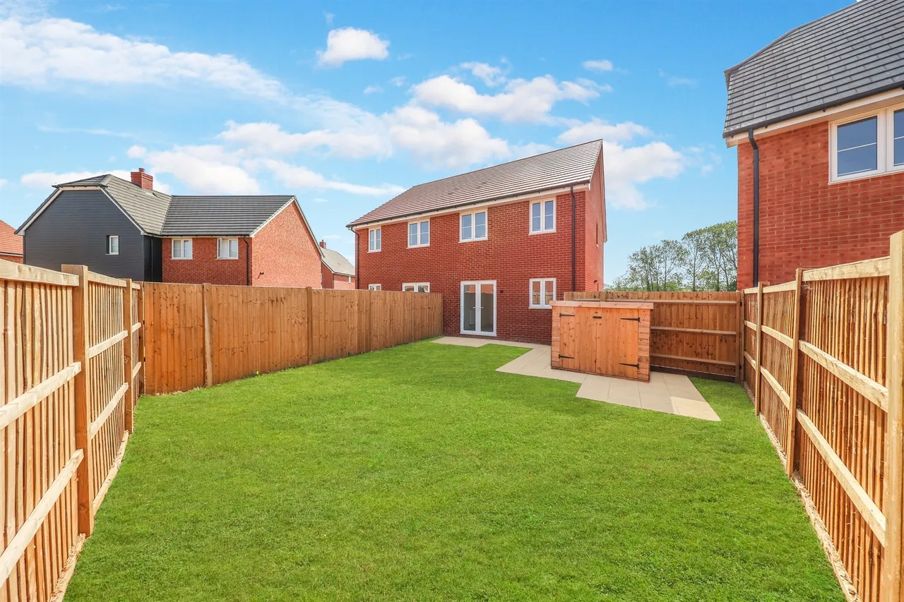 Meadow Gardens, Clacton-On-Sea, CO16, photo 4