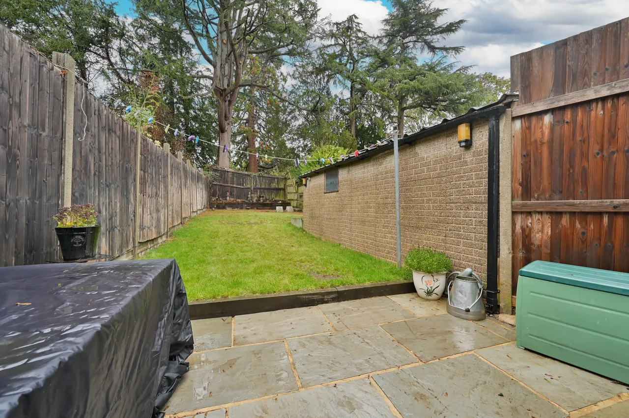Bushey, WD23, photo 18