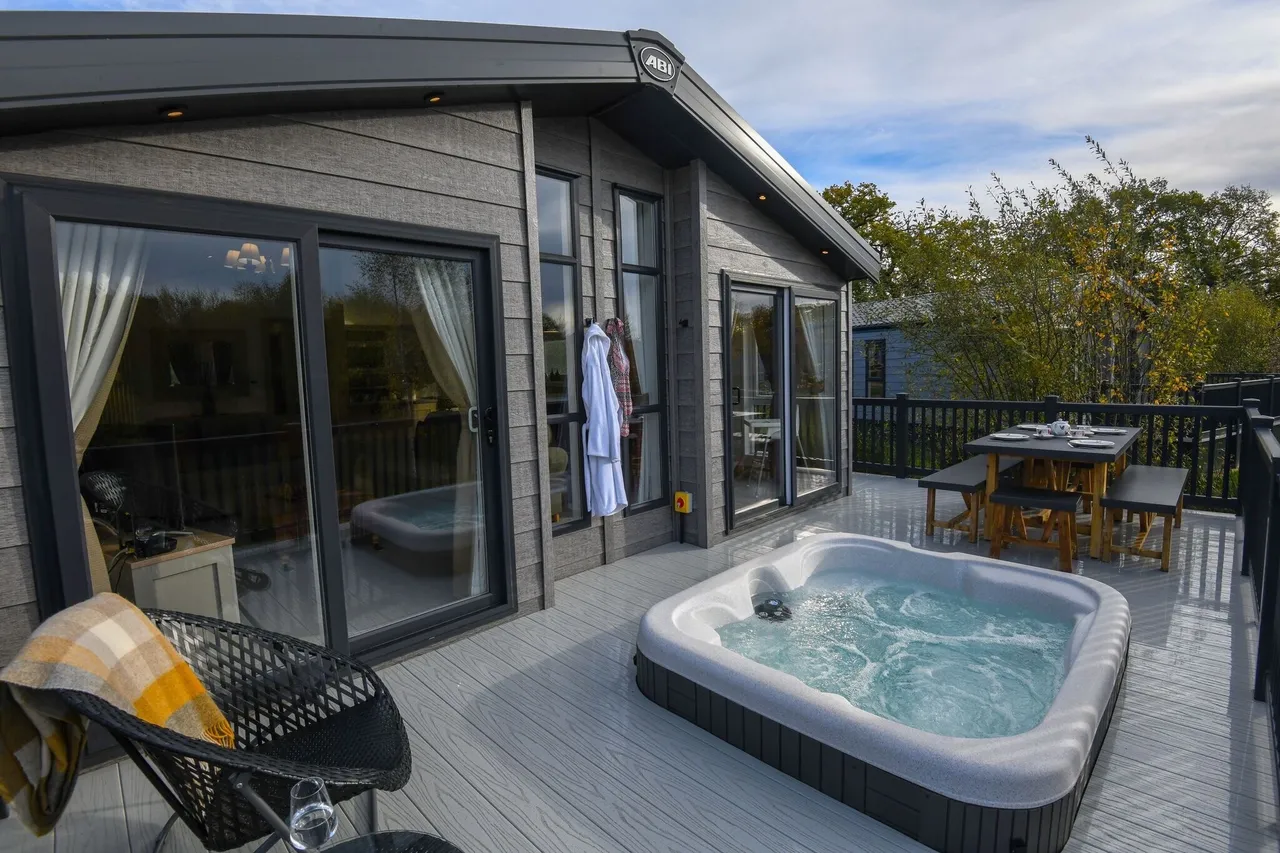 2 bed park home for sale — Stixwould Road, Woodhall Spa