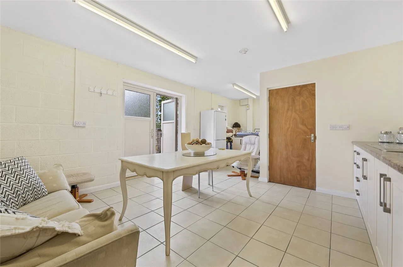 Warkton Lane, Barton Seagrave, NN15, photo 26