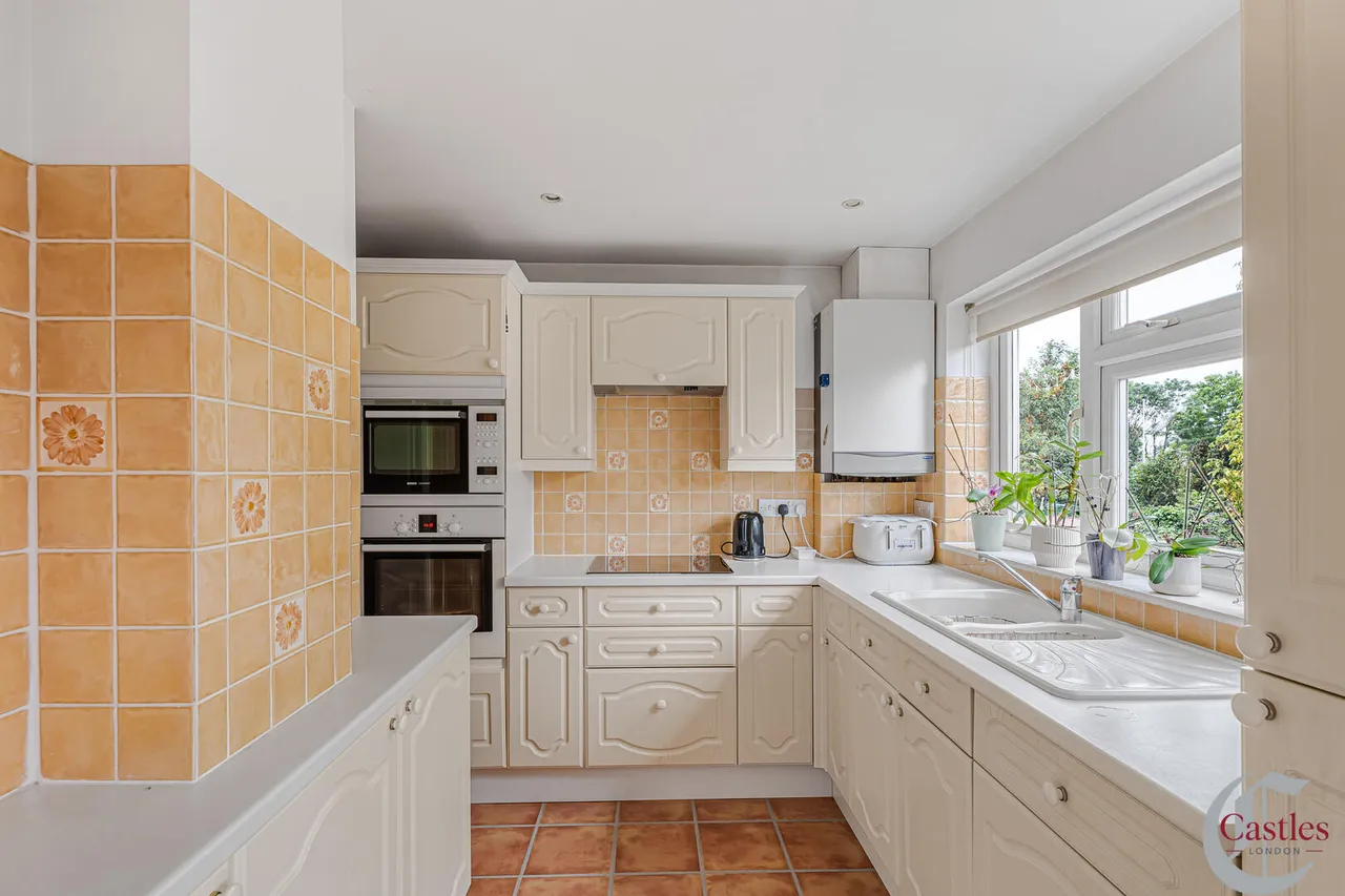 Tewkesbury Terrace, N11, photo 3